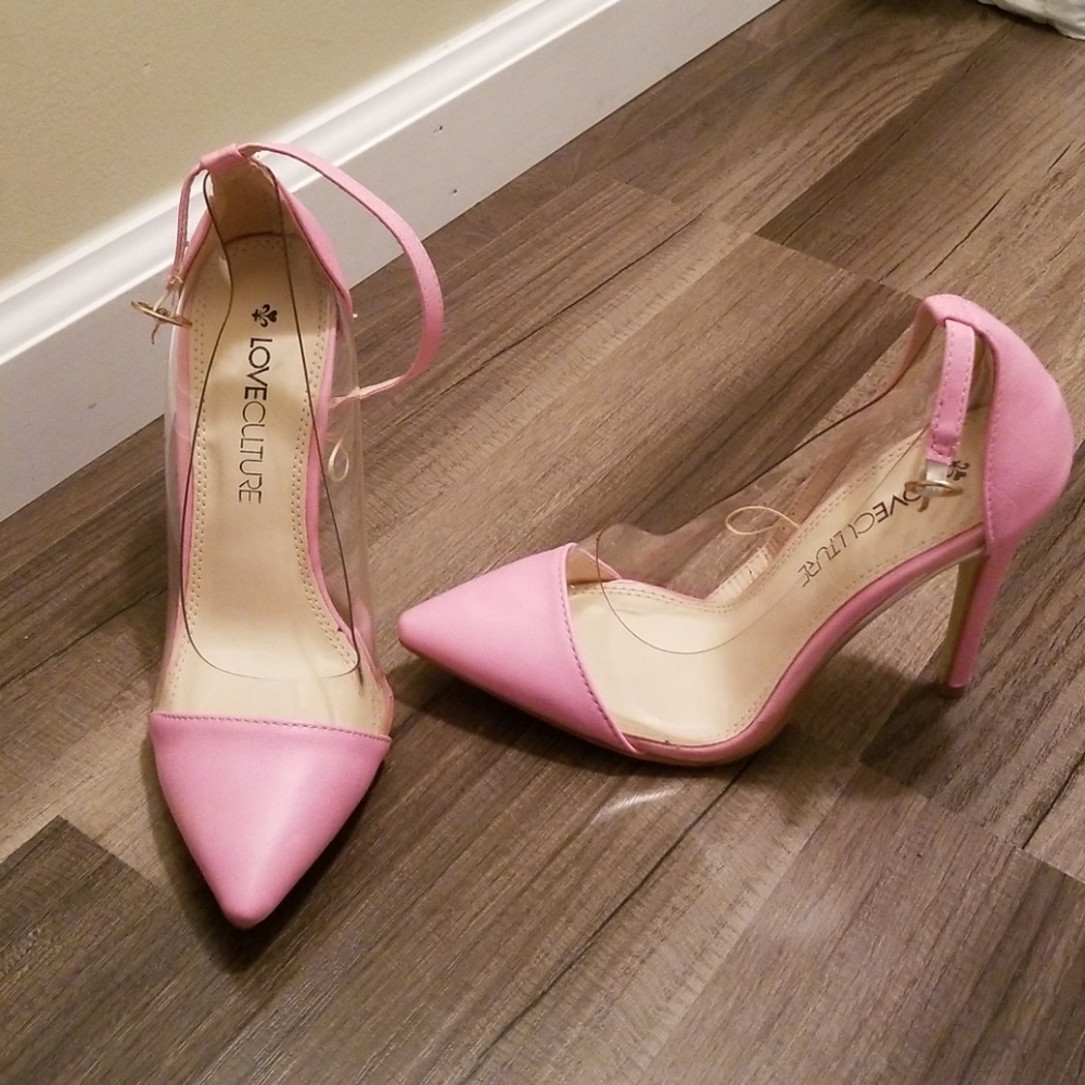 Pink pumps